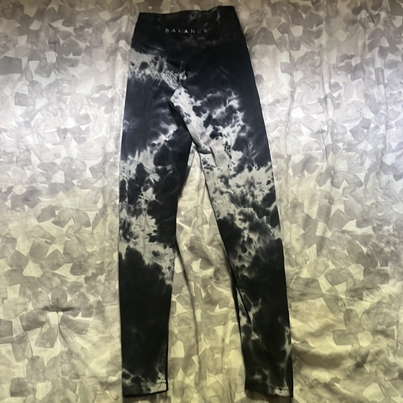 Balance Athletica leggings - Picture 2 of 6